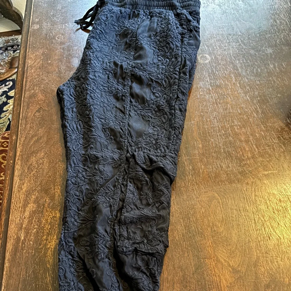 JOHNNY WAS CROPPED EMBROIDERED CARGO JOGGER PANTS - SZ XL - EUC - Picture 5 of 13